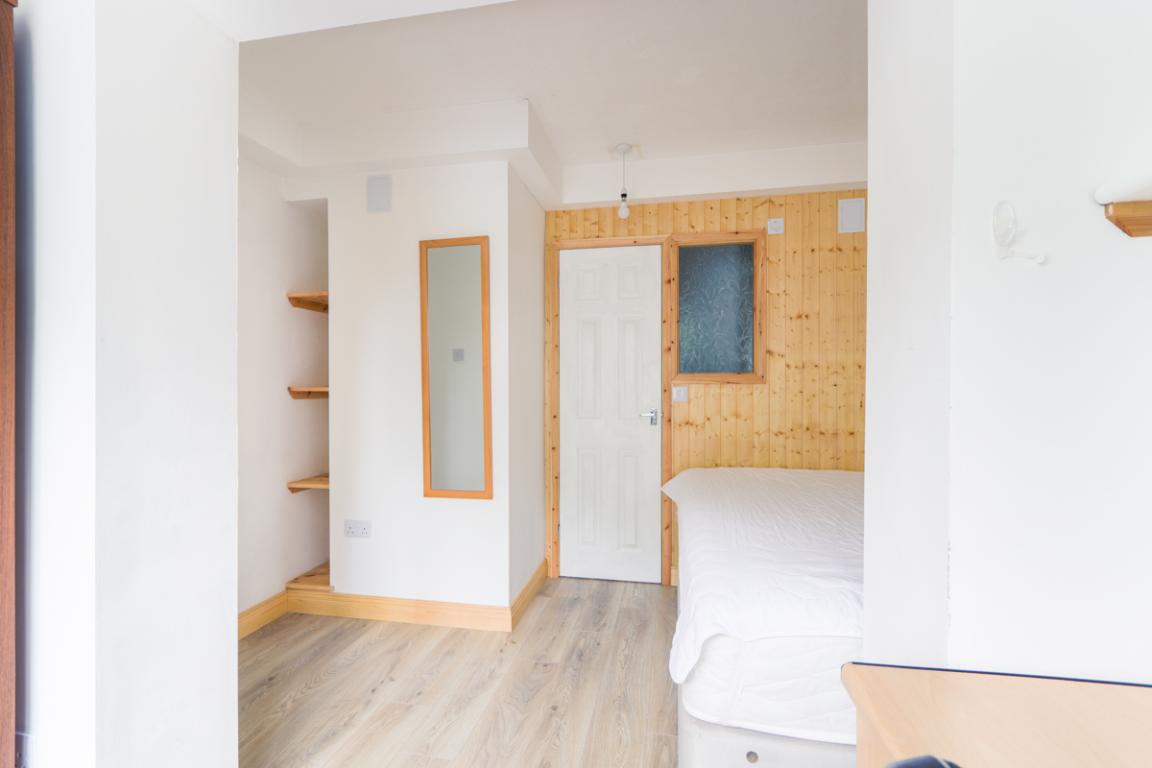 Old Ashby Road property image