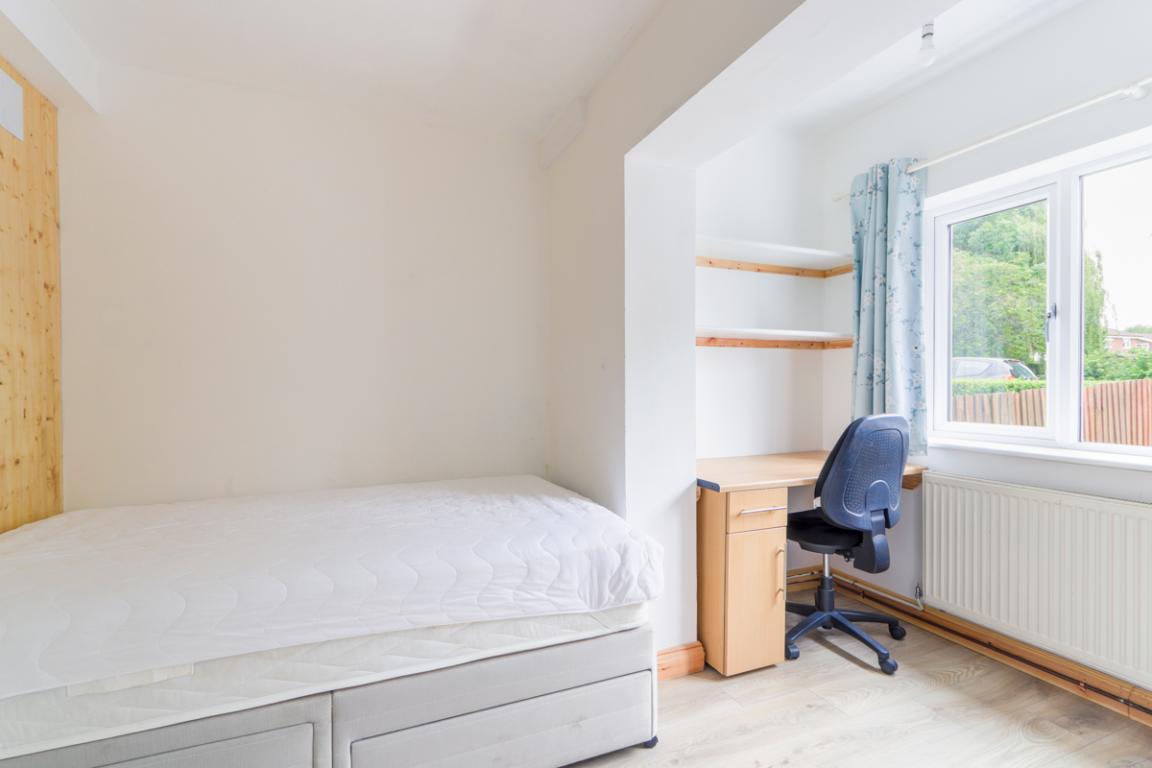 Old Ashby Road property image