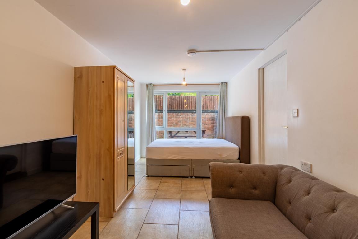 Garendon Road property image