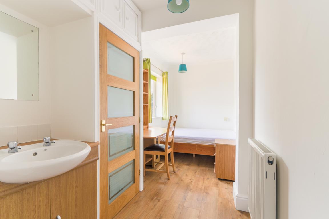Garendon Road property image