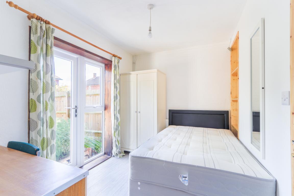 Old Ashby Road property image